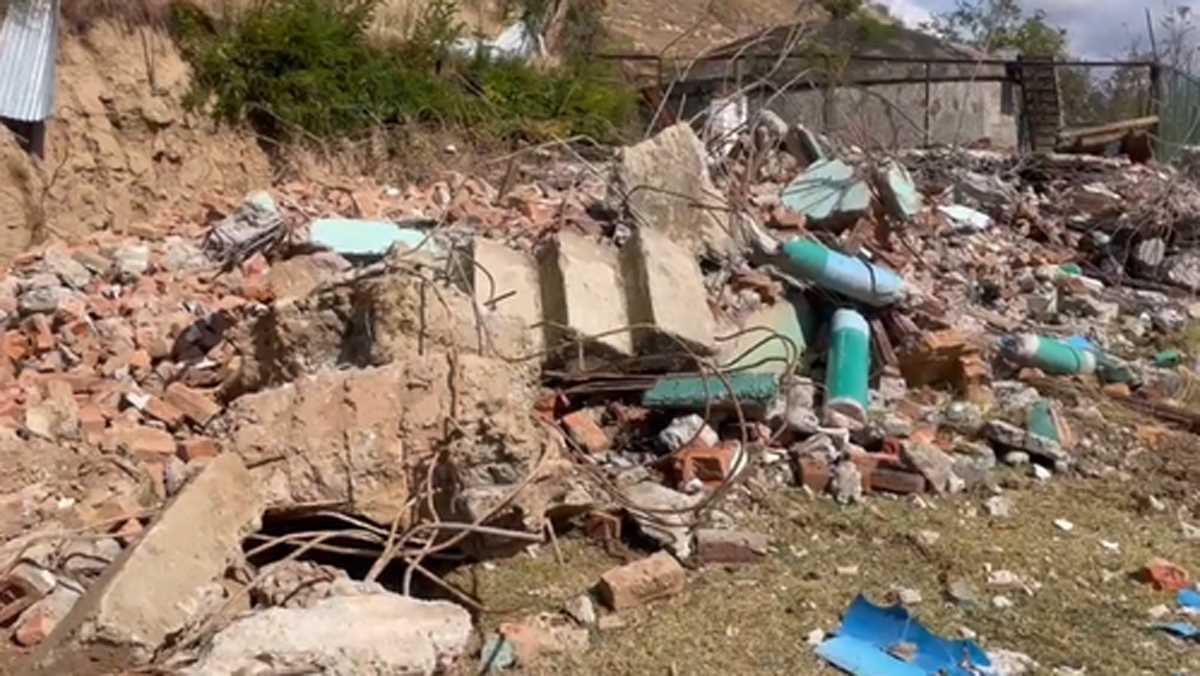 पुलवामा में इस्तेमाल की जाने वाली आतंकवादियों की अवैध संरचना ध्वस्त